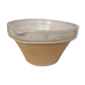 Saladier spout in sandstone