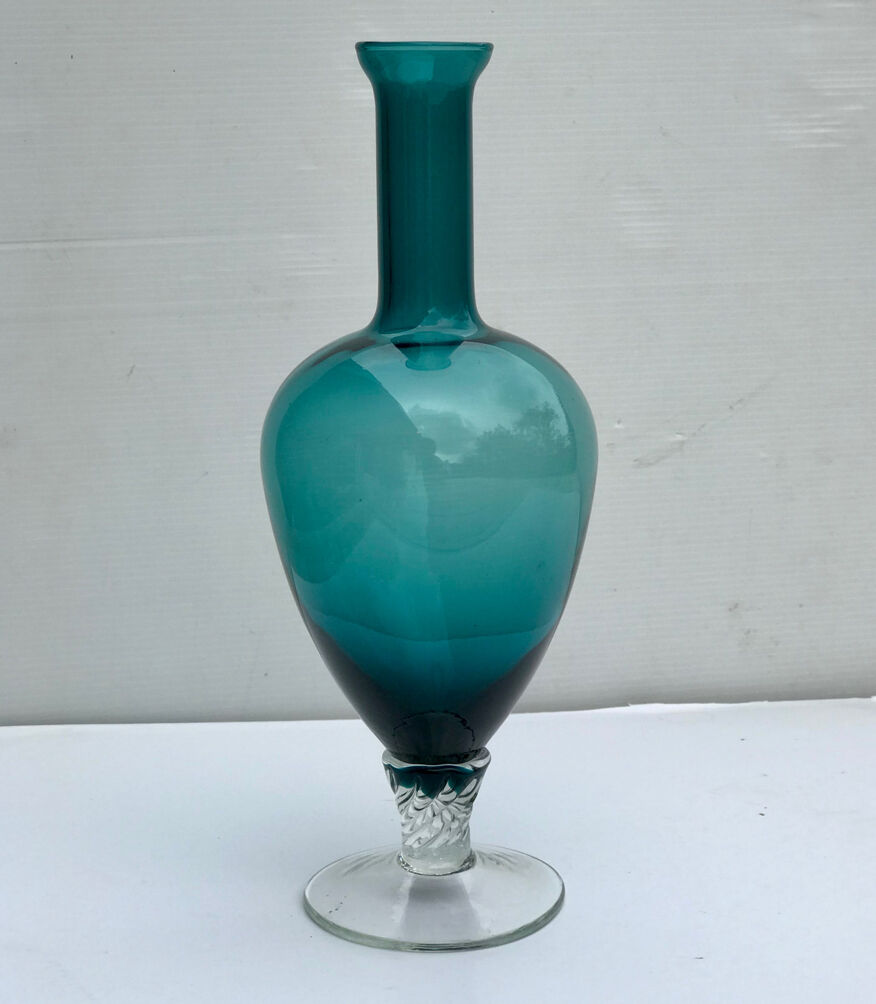 Vase en verre bleu canard sur pied transparent | Selency
