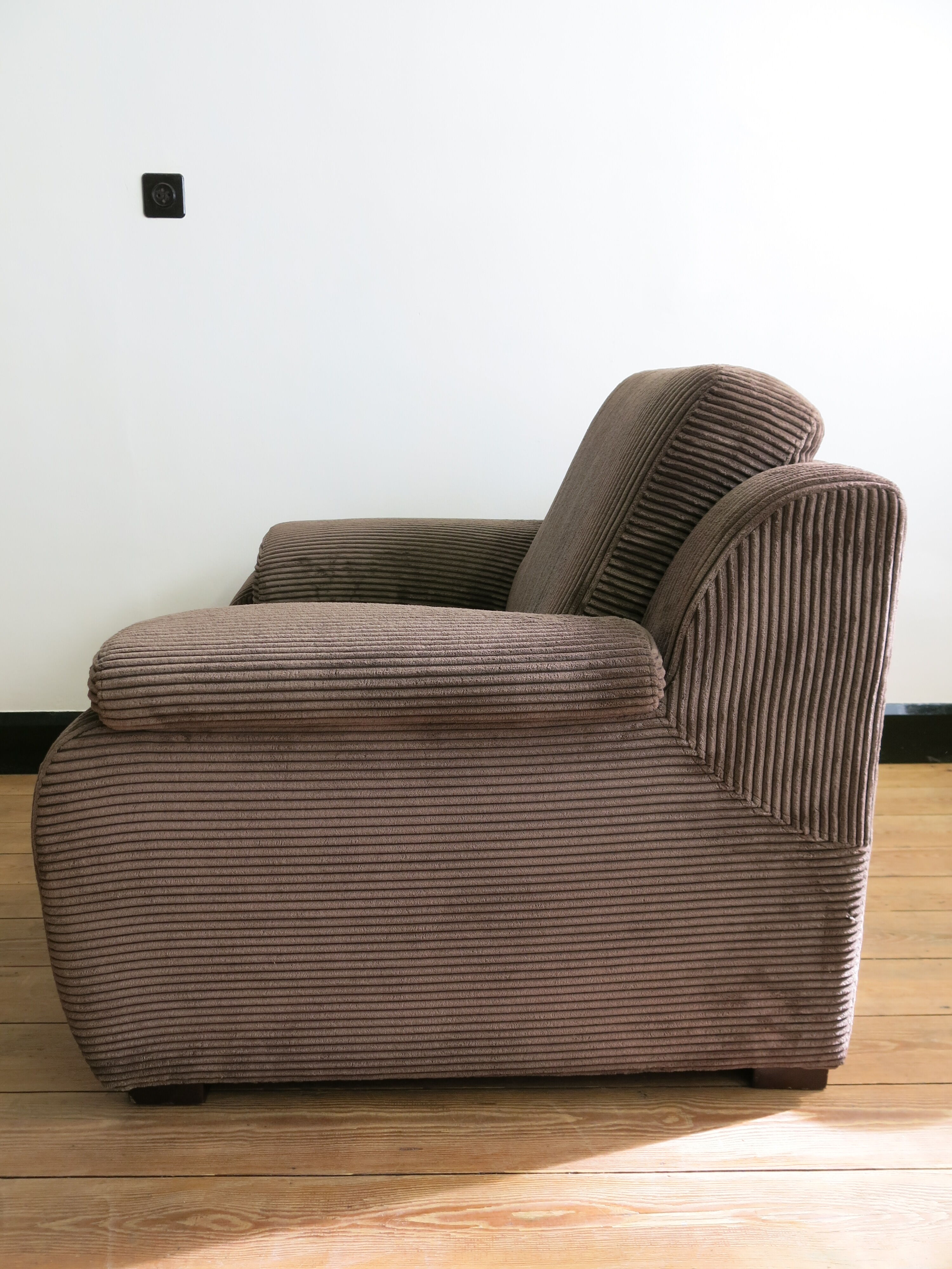Fauteuil seventies en velours côtelé marron