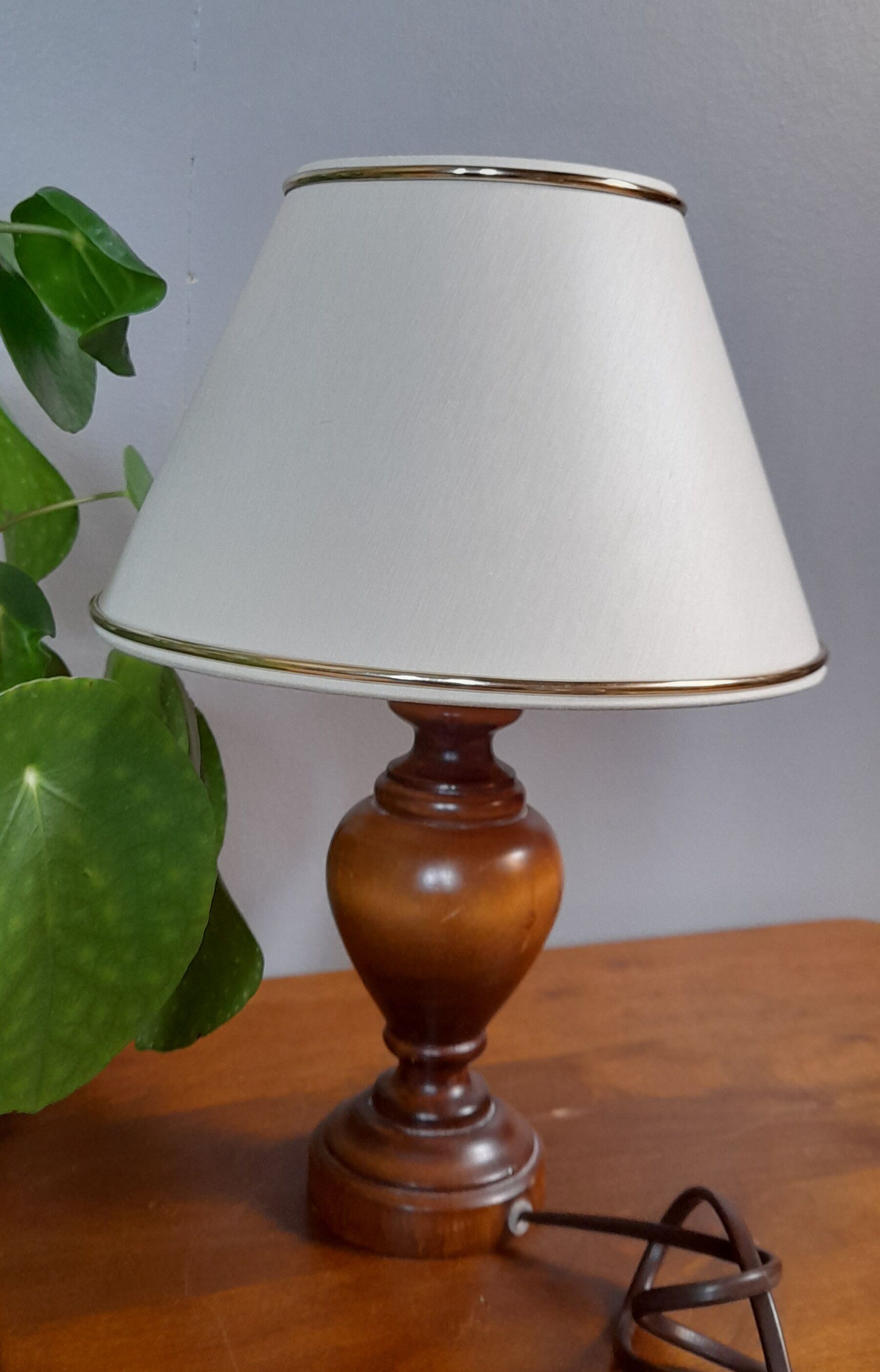 Small table lamp foot turned wood, unbleached lampshade - vintage