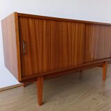Buffet moderniste des années 1970