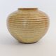 Vase vintage en grès ocre doré, céramique d’artiste signée