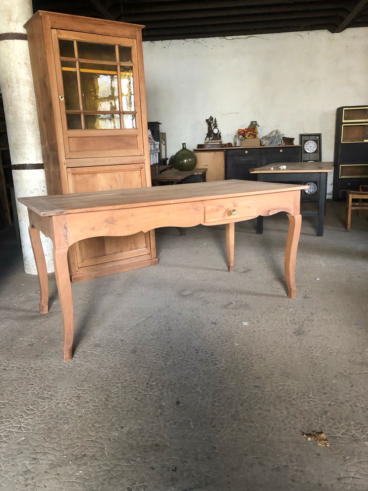 Farm table