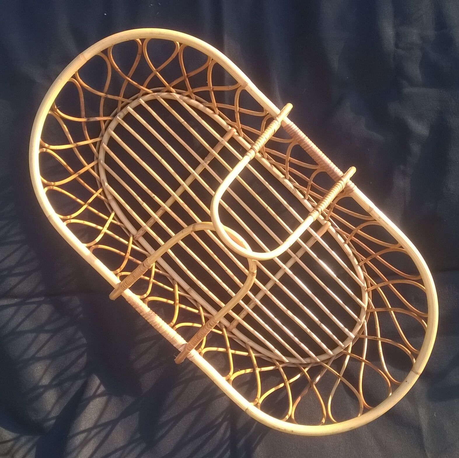 Vintage rattan couffin