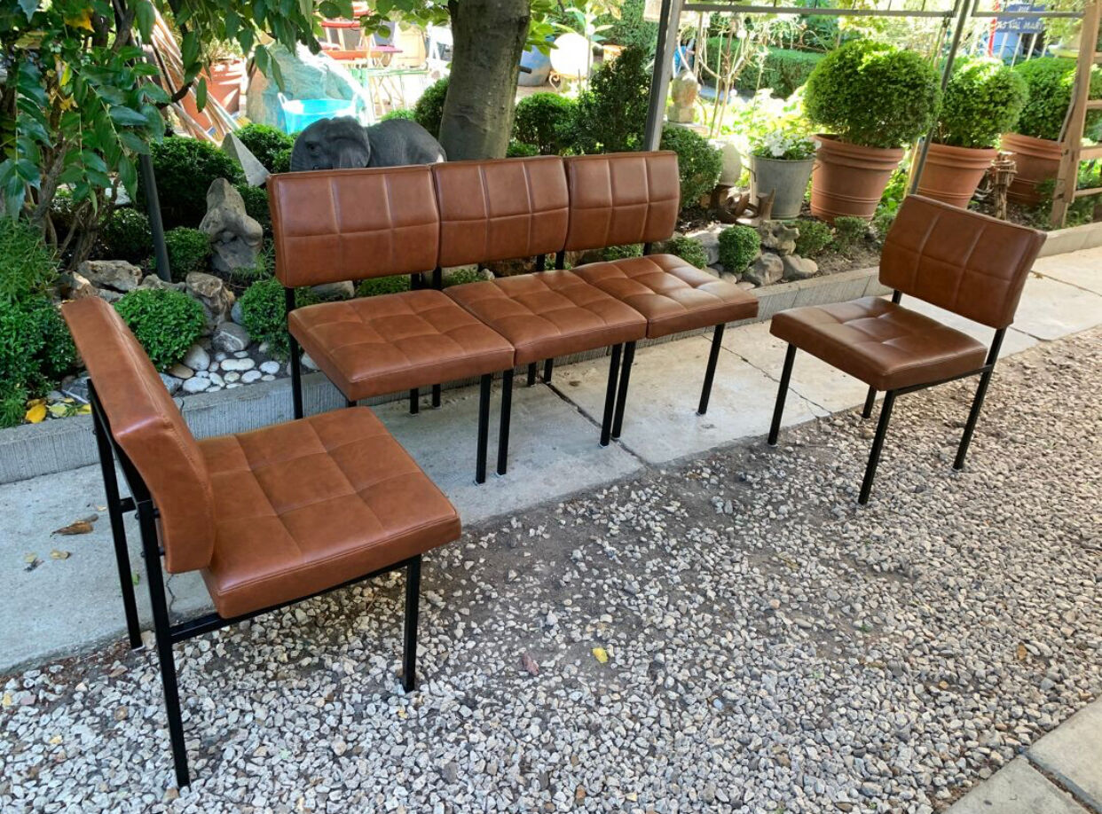 Suite de 5 chauffeuses skaï fauve 1950