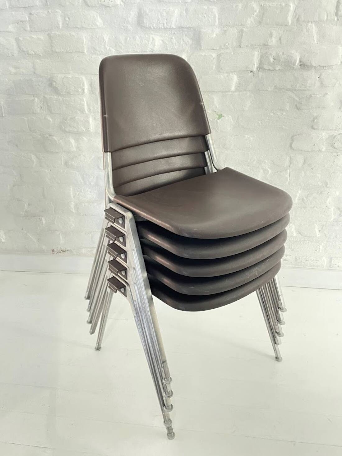 Vintage Knoll International 1601 Model stackable chairs 1970s