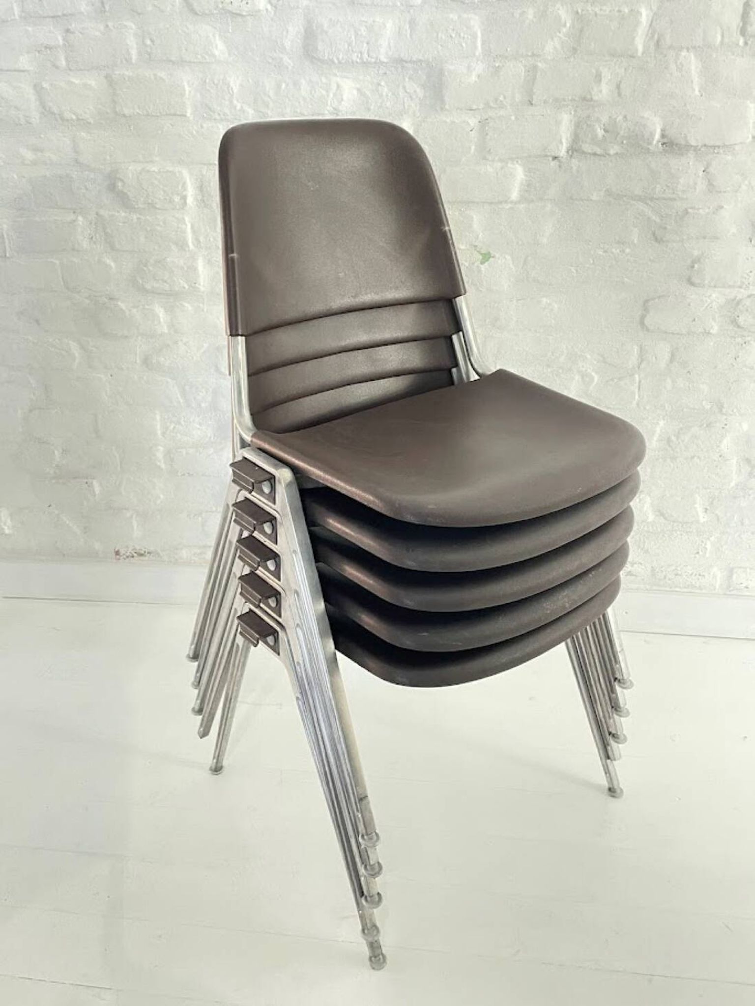 Vintage Knoll International 1601 Model stackable chairs 1970s