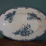 Plat ovale terre de fer, Clairefontaine, décor œillet