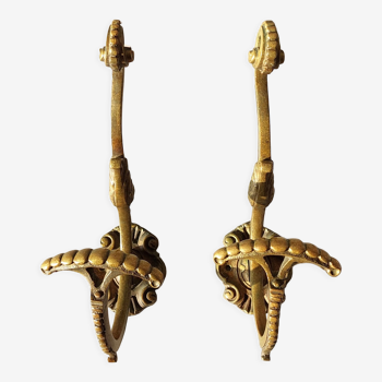 Pair of gilded bronze hooks Louis XVI style, nineteenth century.
