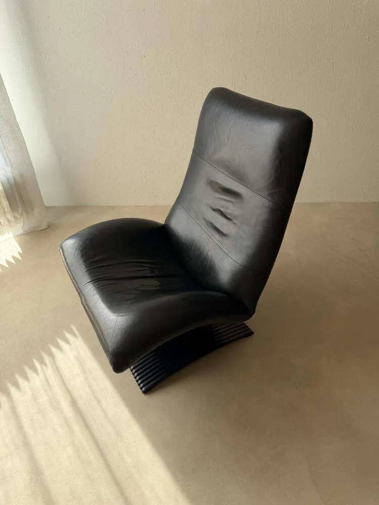 Artifort Wave F773 armchair black leather Peter van der Ham 1985