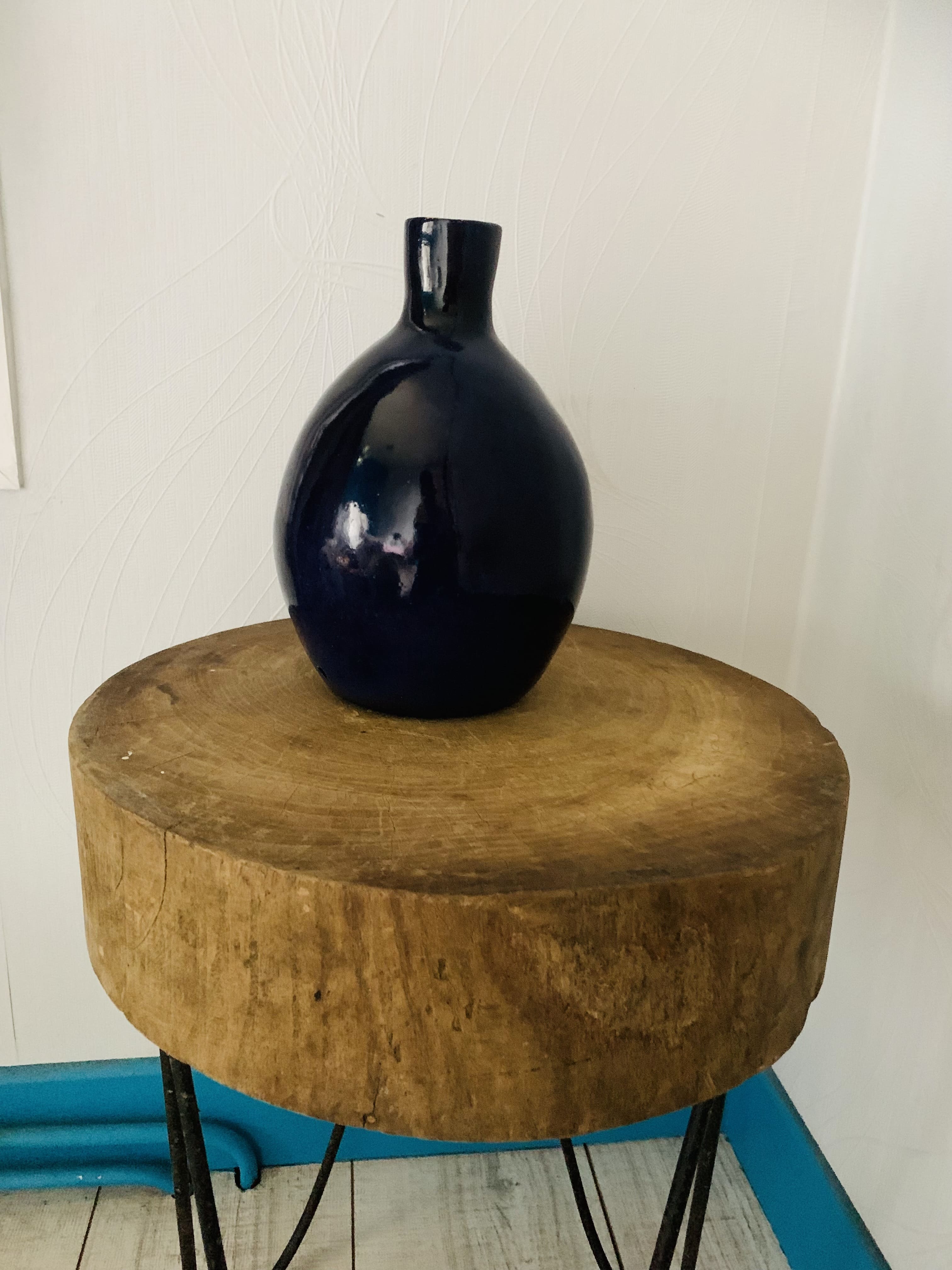 Ceramic vase decorated with birds