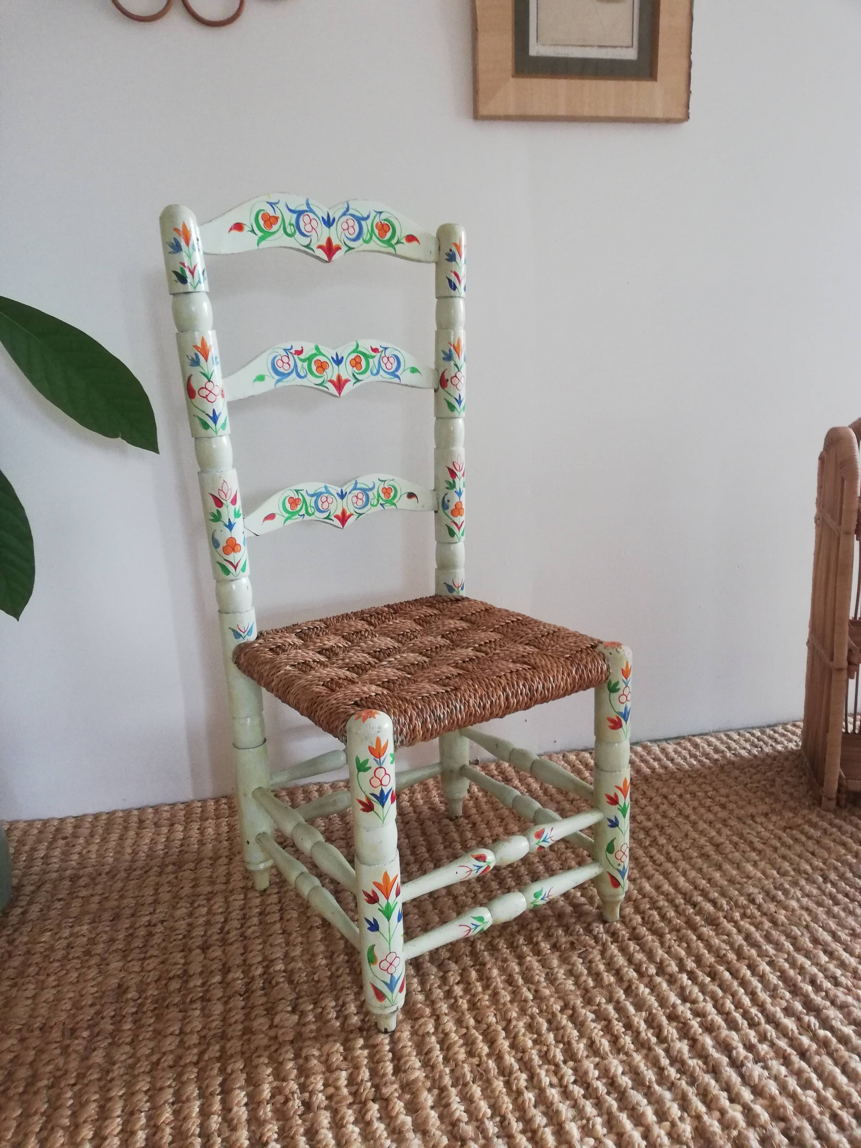 Chaise vintage peinte à la main esprit bohème chic