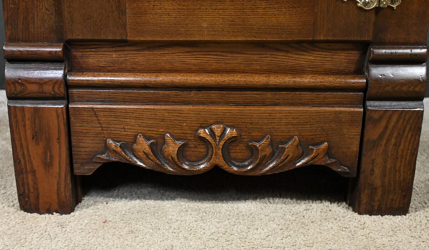 Small Oak Icebox – Early 20th Century