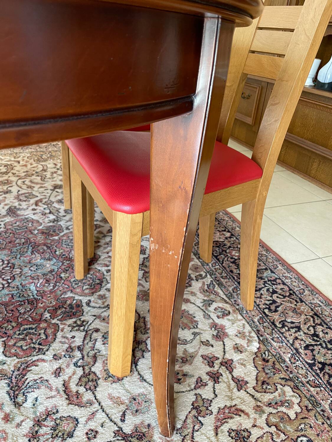Table en bois ovale 6/8 personnes et 4 chaises art déco