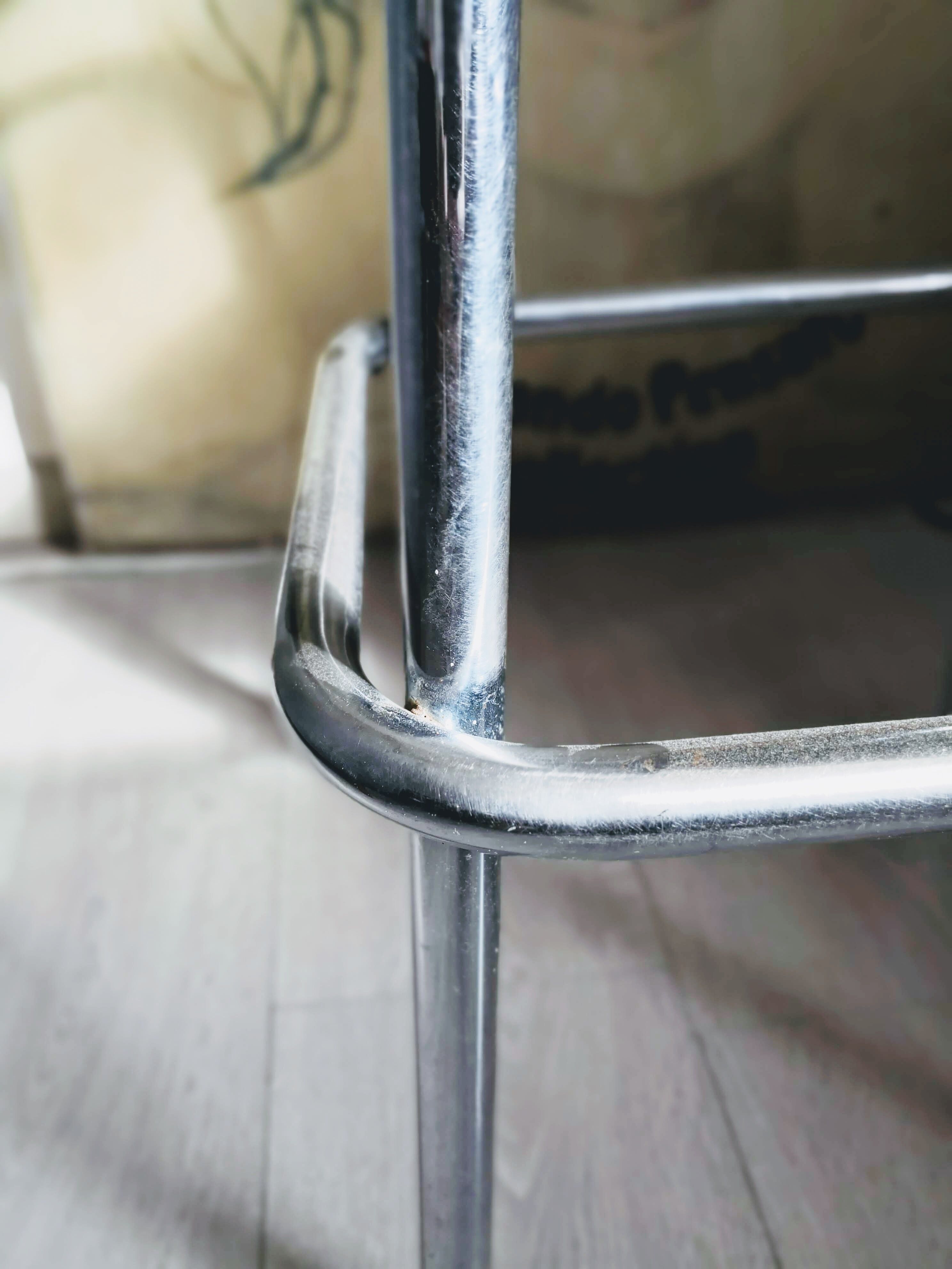 Industrial stool with screw