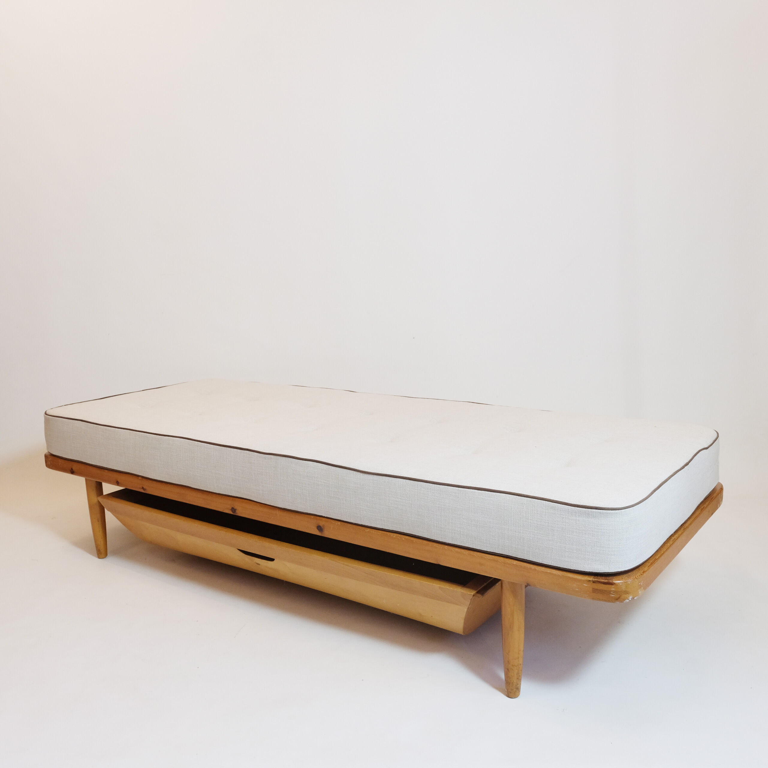 Pin bench bed, Danish work of the 50s-60s