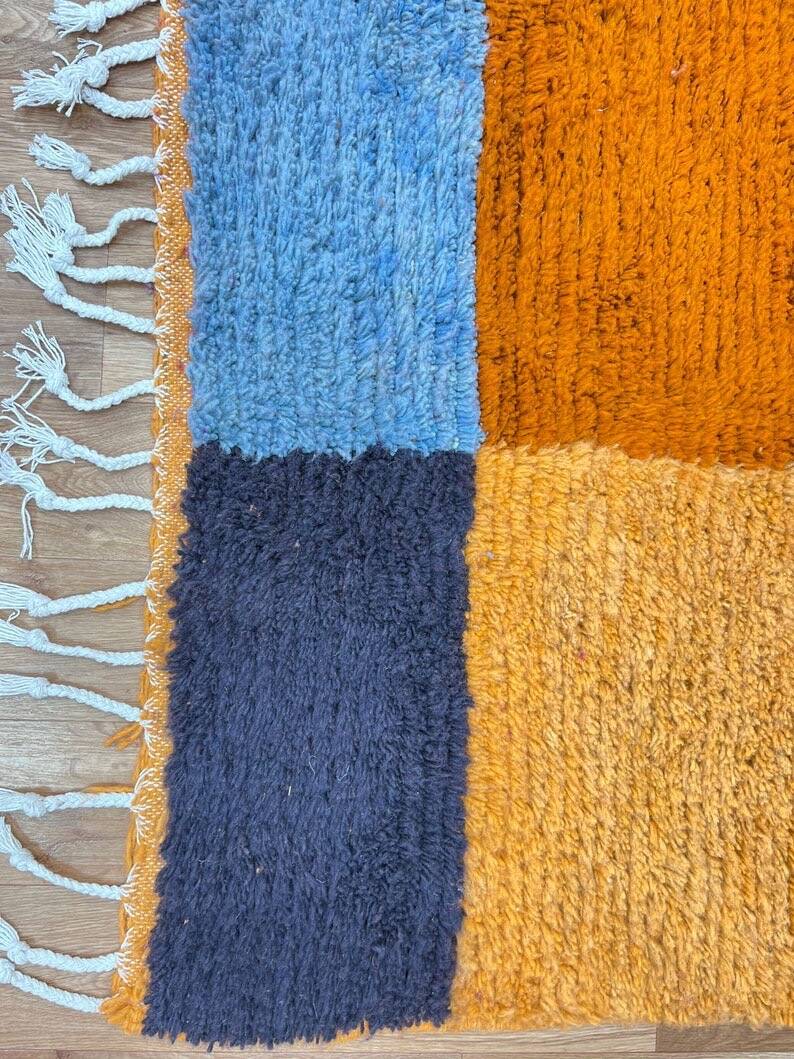 Berber rug made of natural wool, traditionally handwoven, 2/3 m.