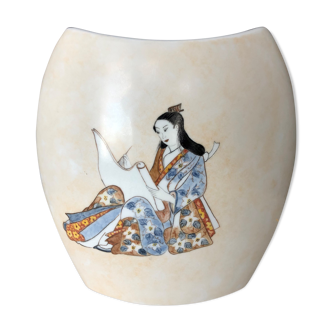 Large porcelain vase with Japanese decoration