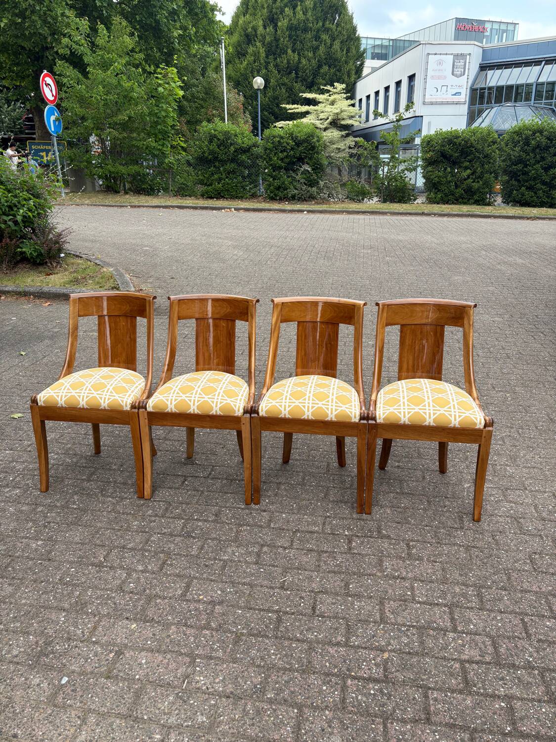 Art Deco dining room table and chairs