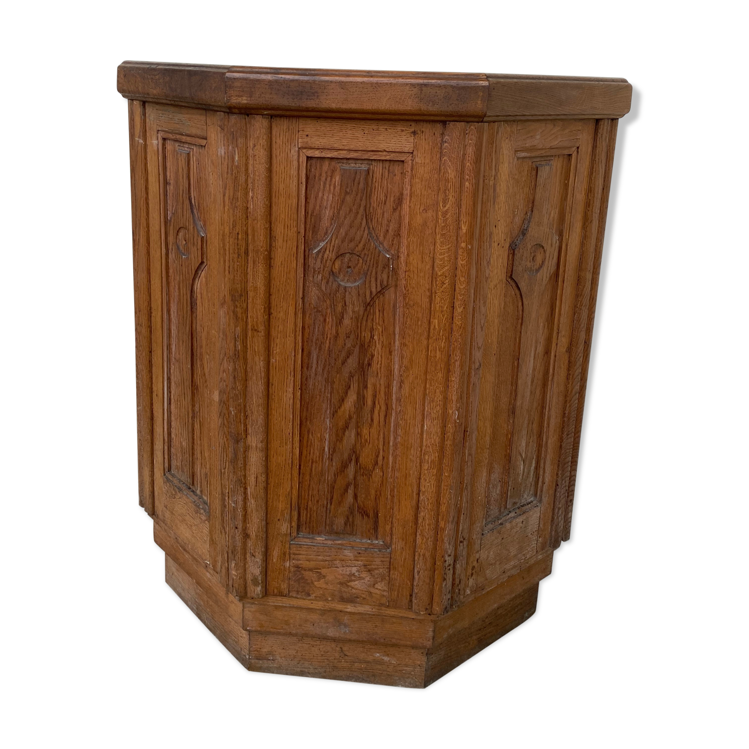 Chaire d'eglise en bois