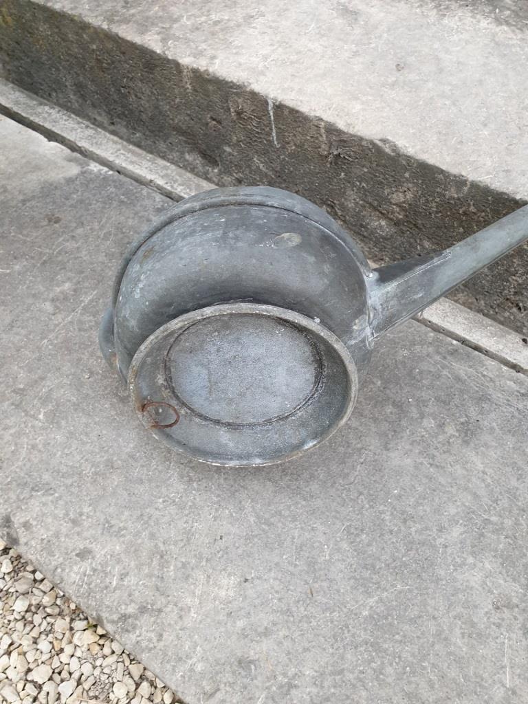 Long-billed zinc watering can