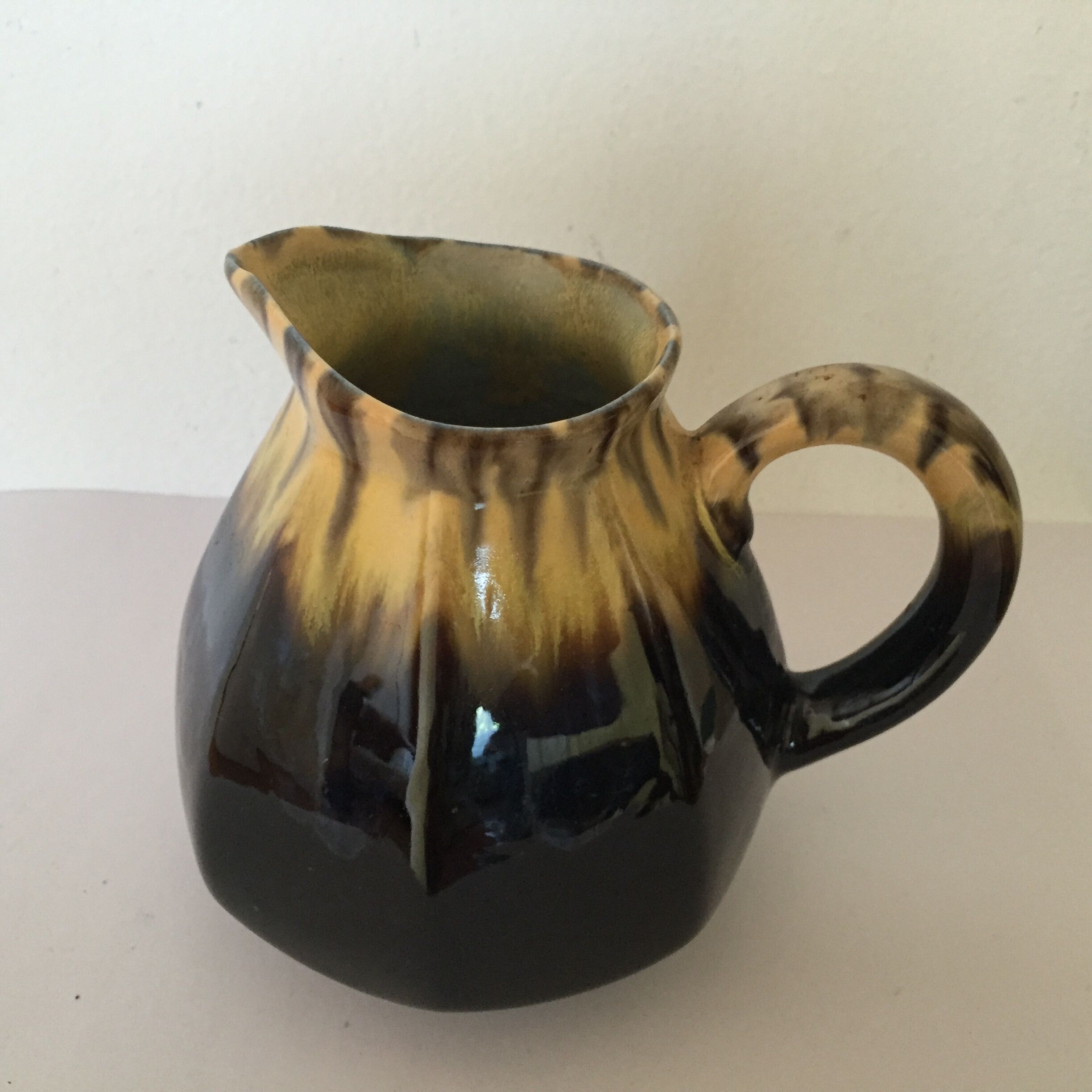 Pitcher ceramic