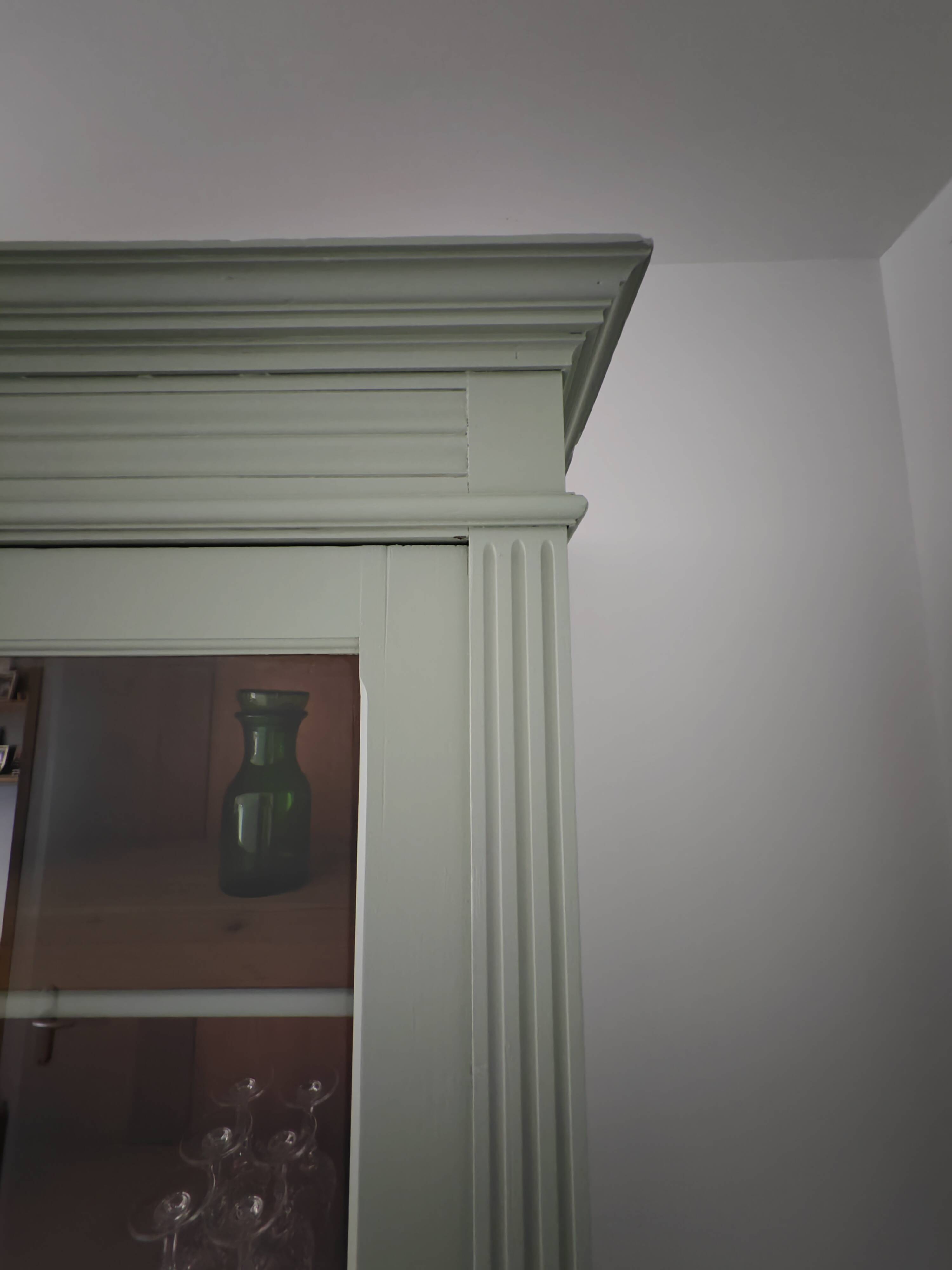 Armoire vitrée parisienne