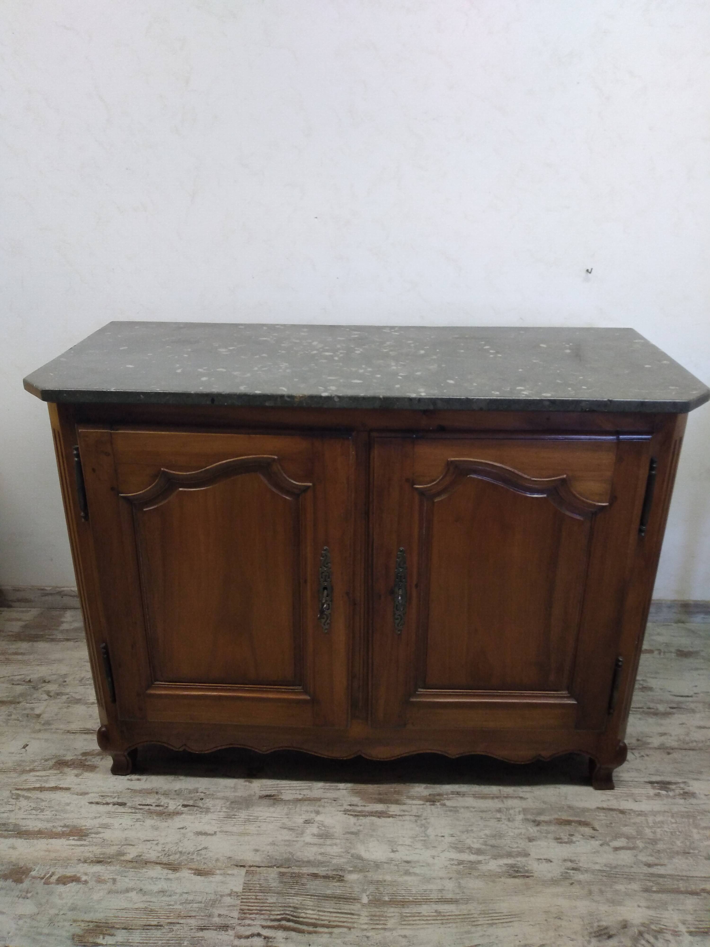 Buffet bas avec marbre