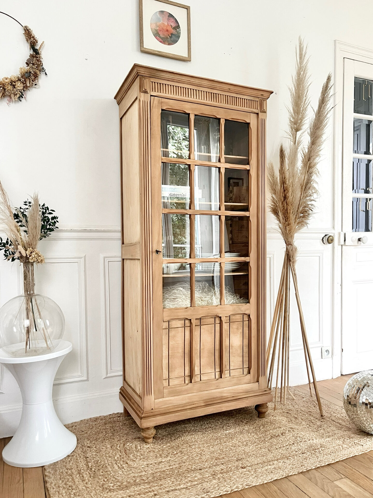 Armoire vitrée parisienne