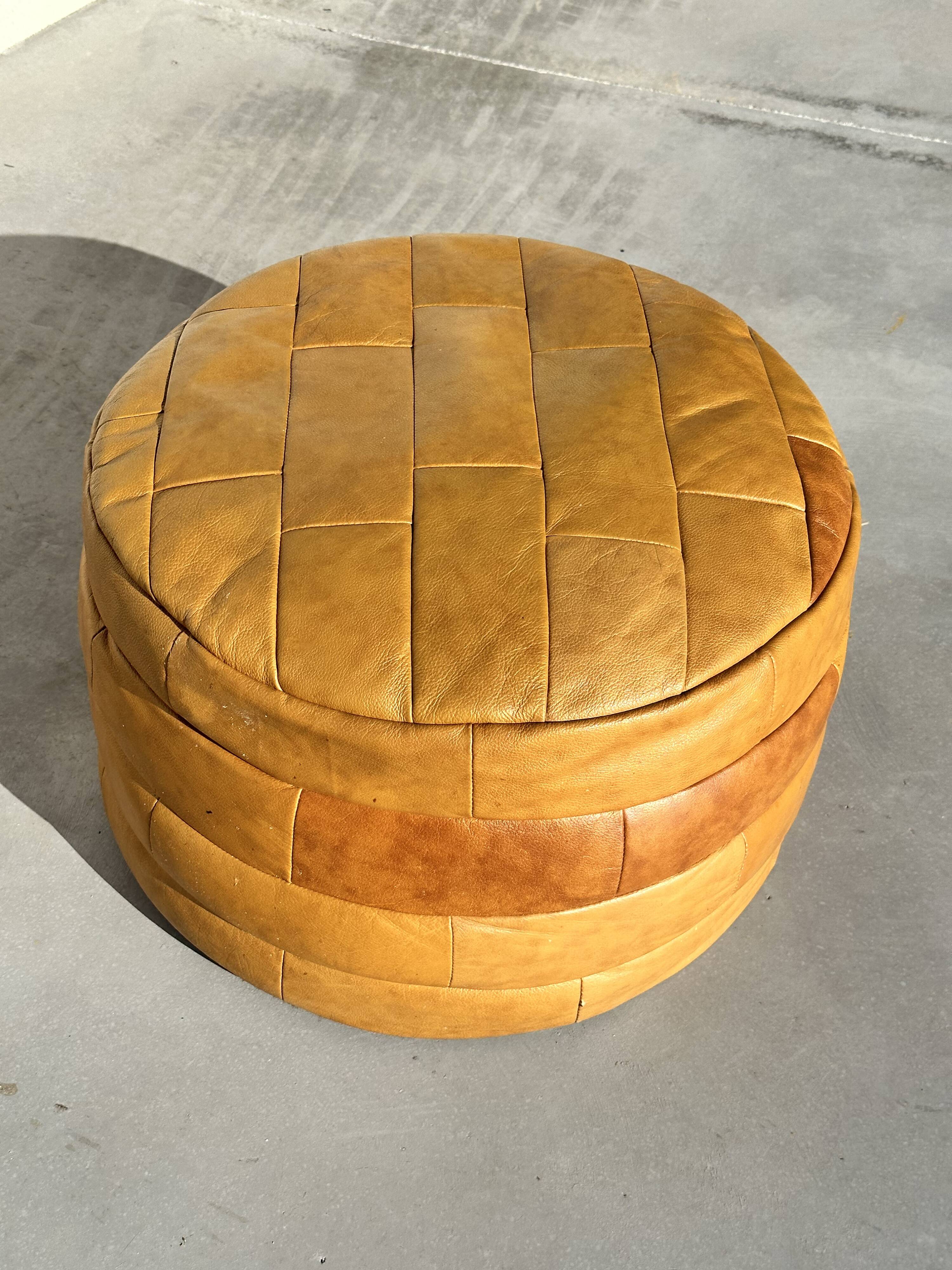 De Sede house style pouf in fauv leather patchwork, 1970s design