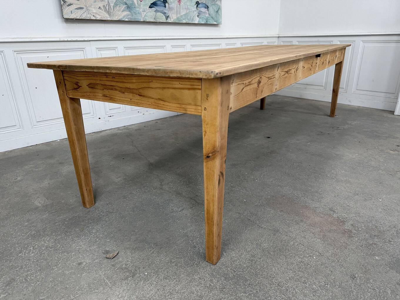 Large vintage table for 10 people.