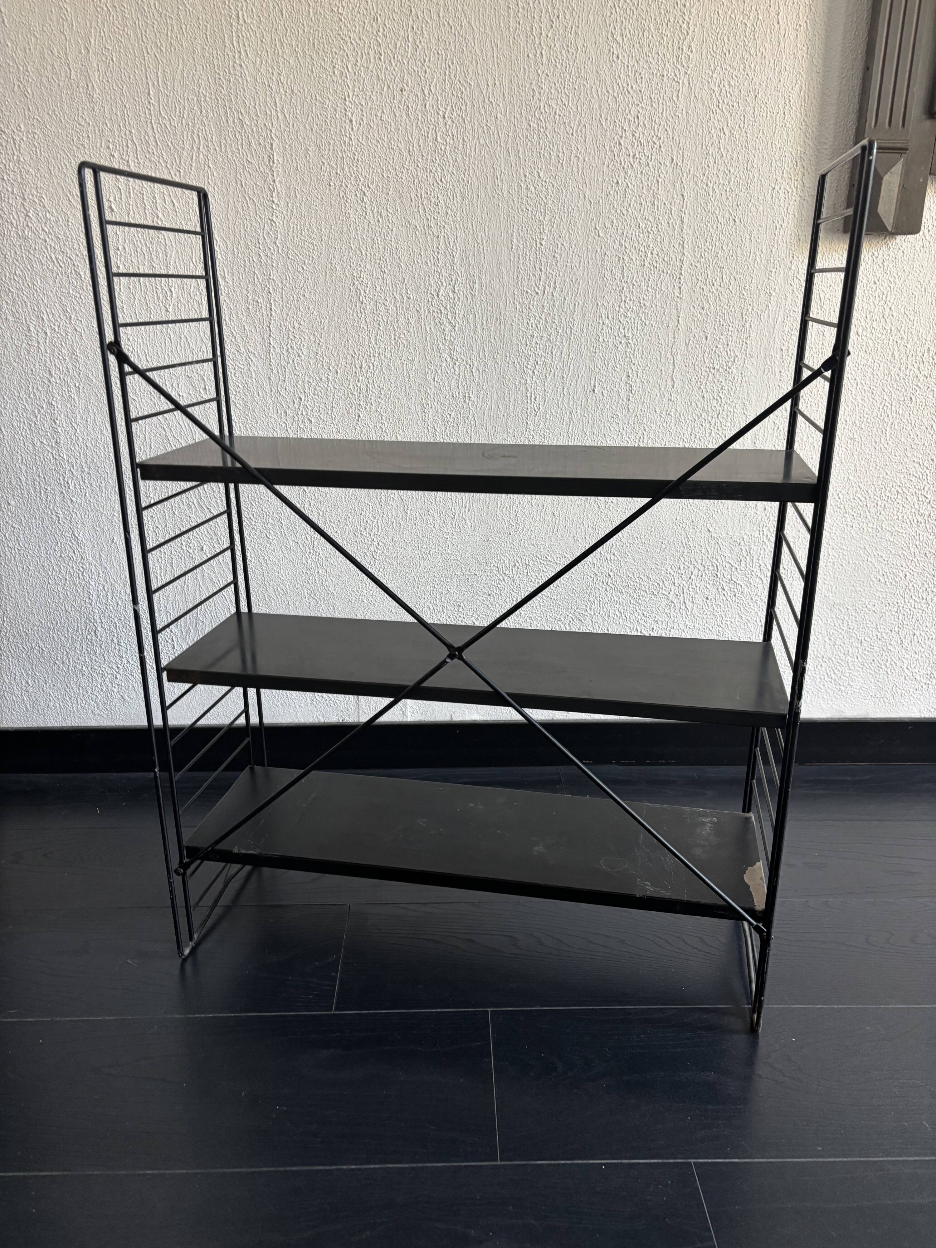 Etagère vintage 1950 tomado sur pieds design A.Dekker noire - 84 x 25 cm
