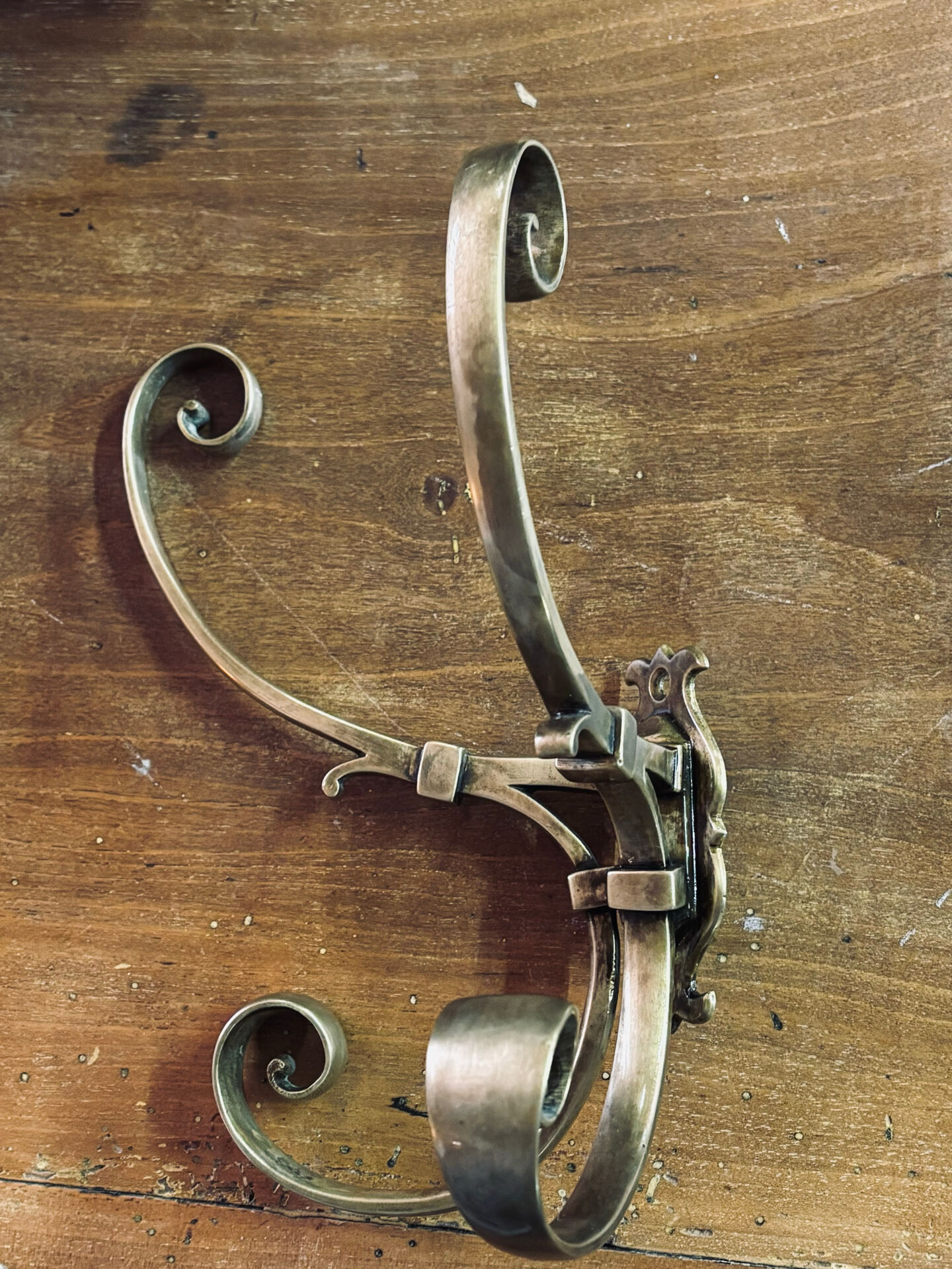 Double wall hook in genuine bronze, Bistrot - Art Nouveau style.