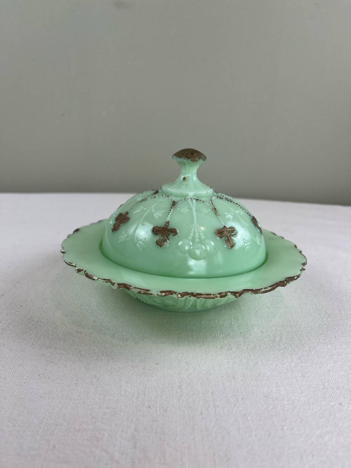 Jade green opaline bonbonnière