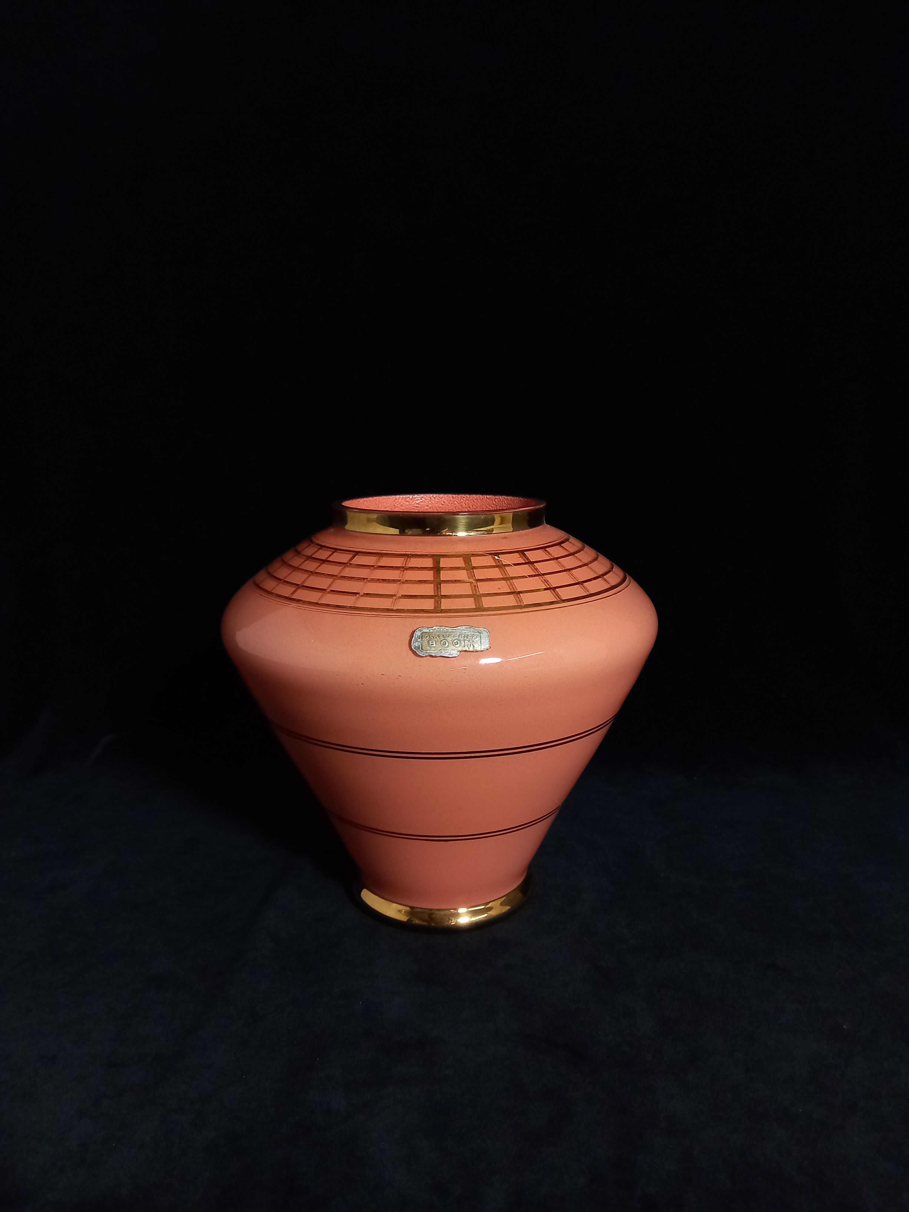 Art deco vase in opaque pink glass - model 'ady' de de rupel (boom glass)