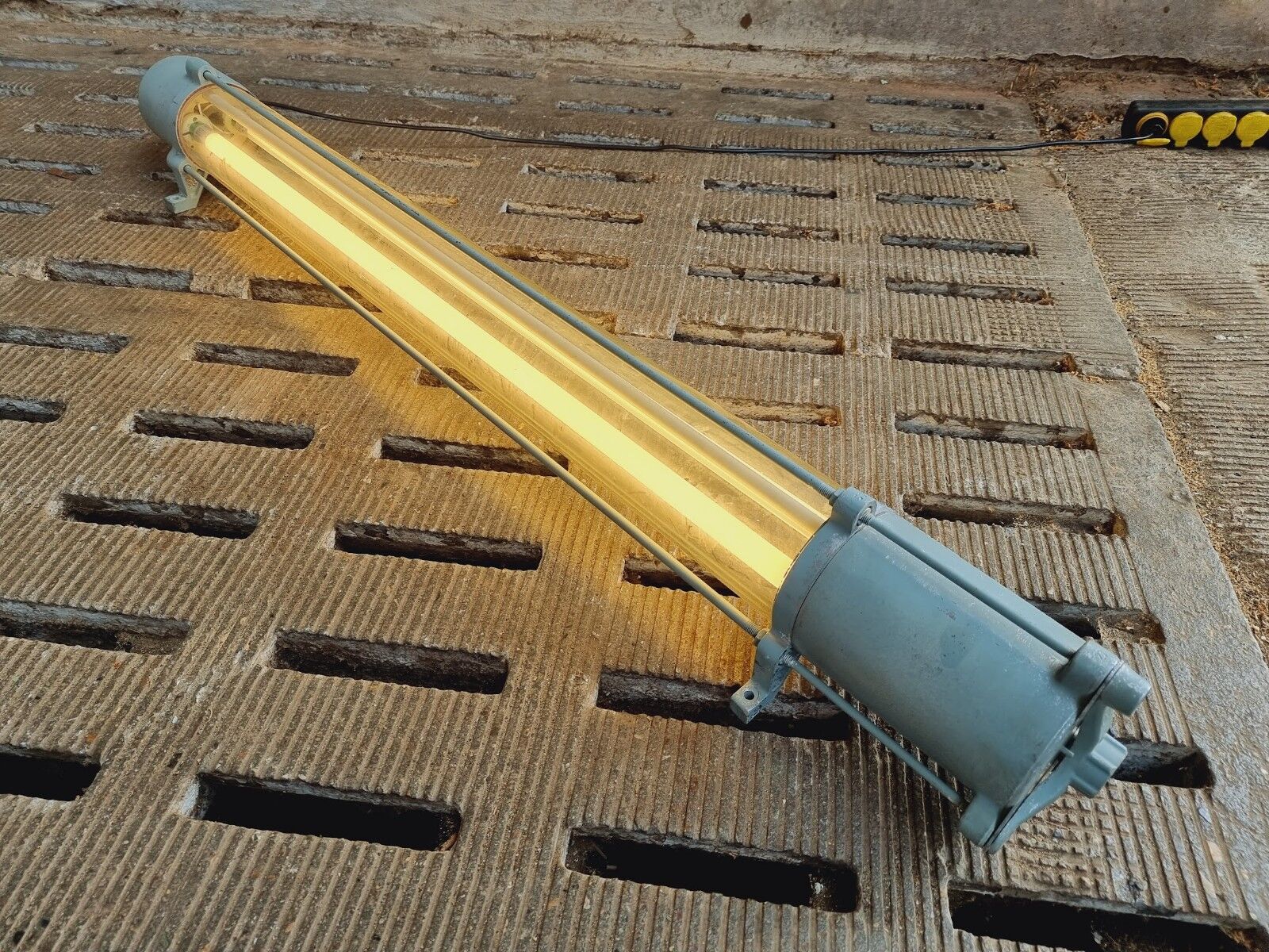 Lampe à tube industrielle ddr 163 cm
