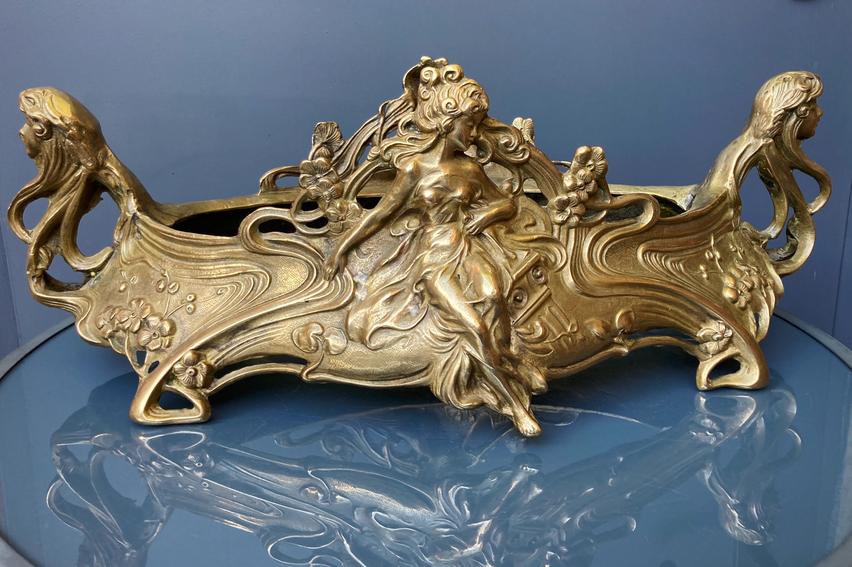 Large planter in gilded bronze Art nouvelles