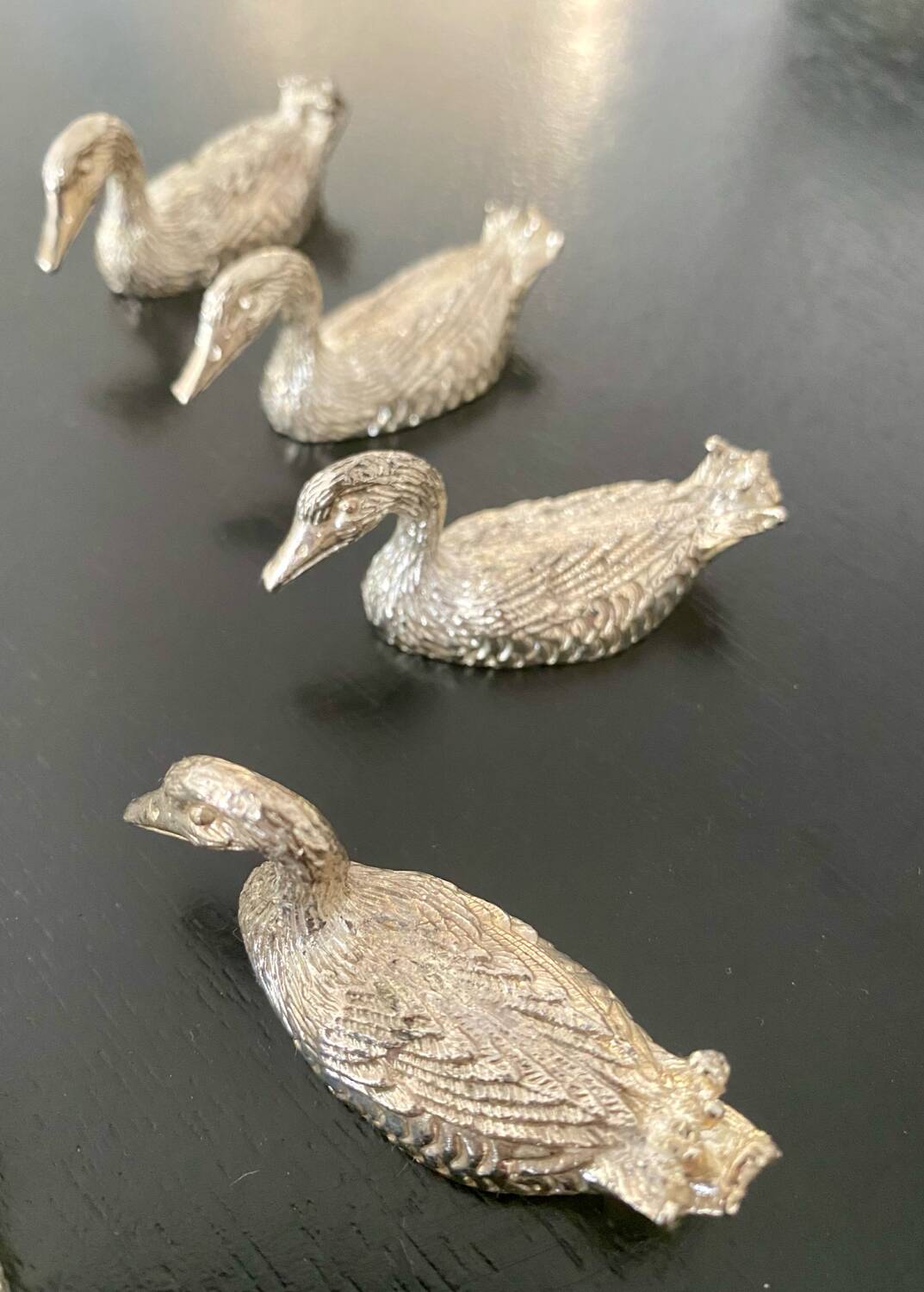 10 duck-shaped knife holders in silver-colored metal