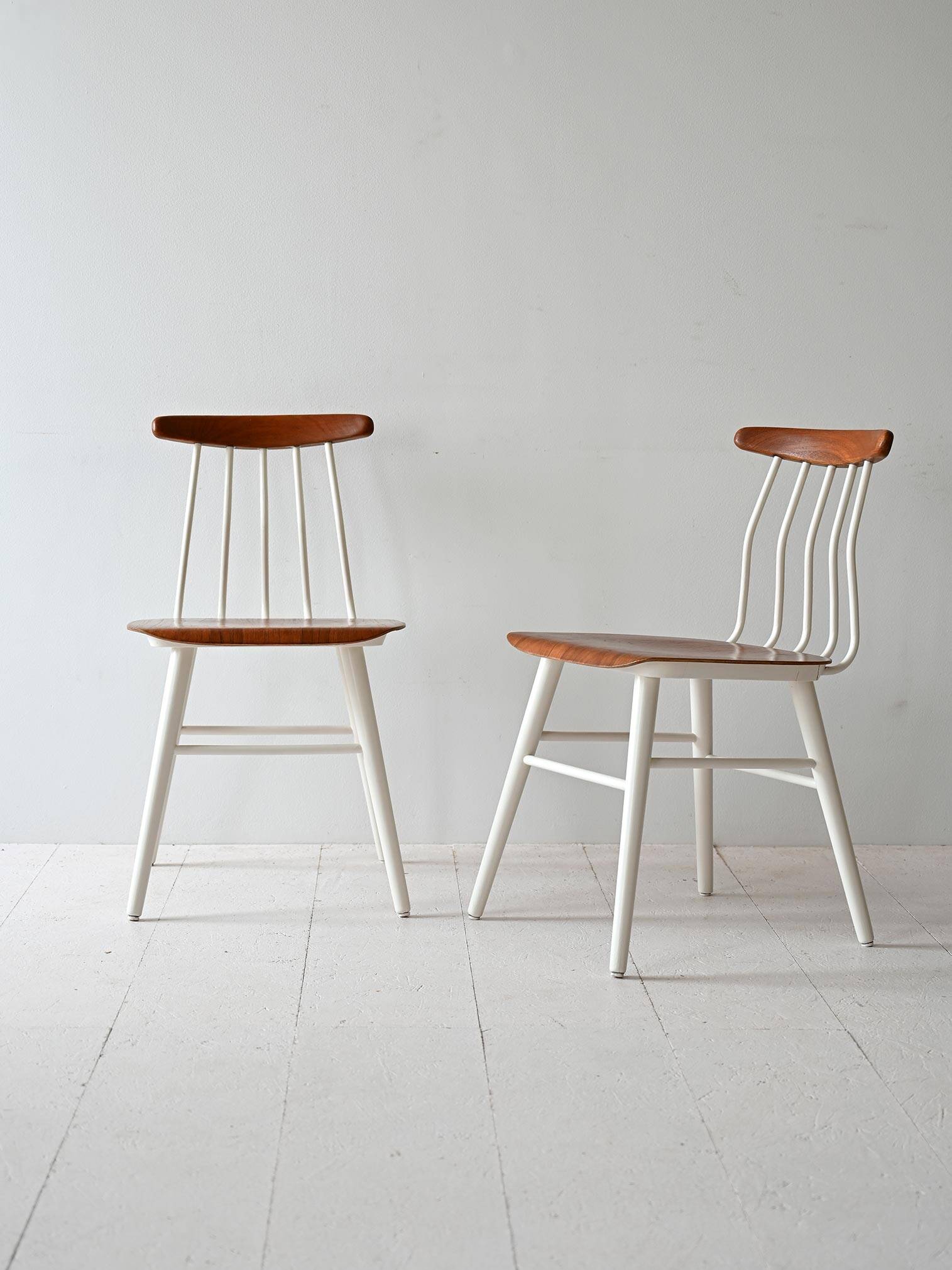 Paire de chaises en bois nordiques
