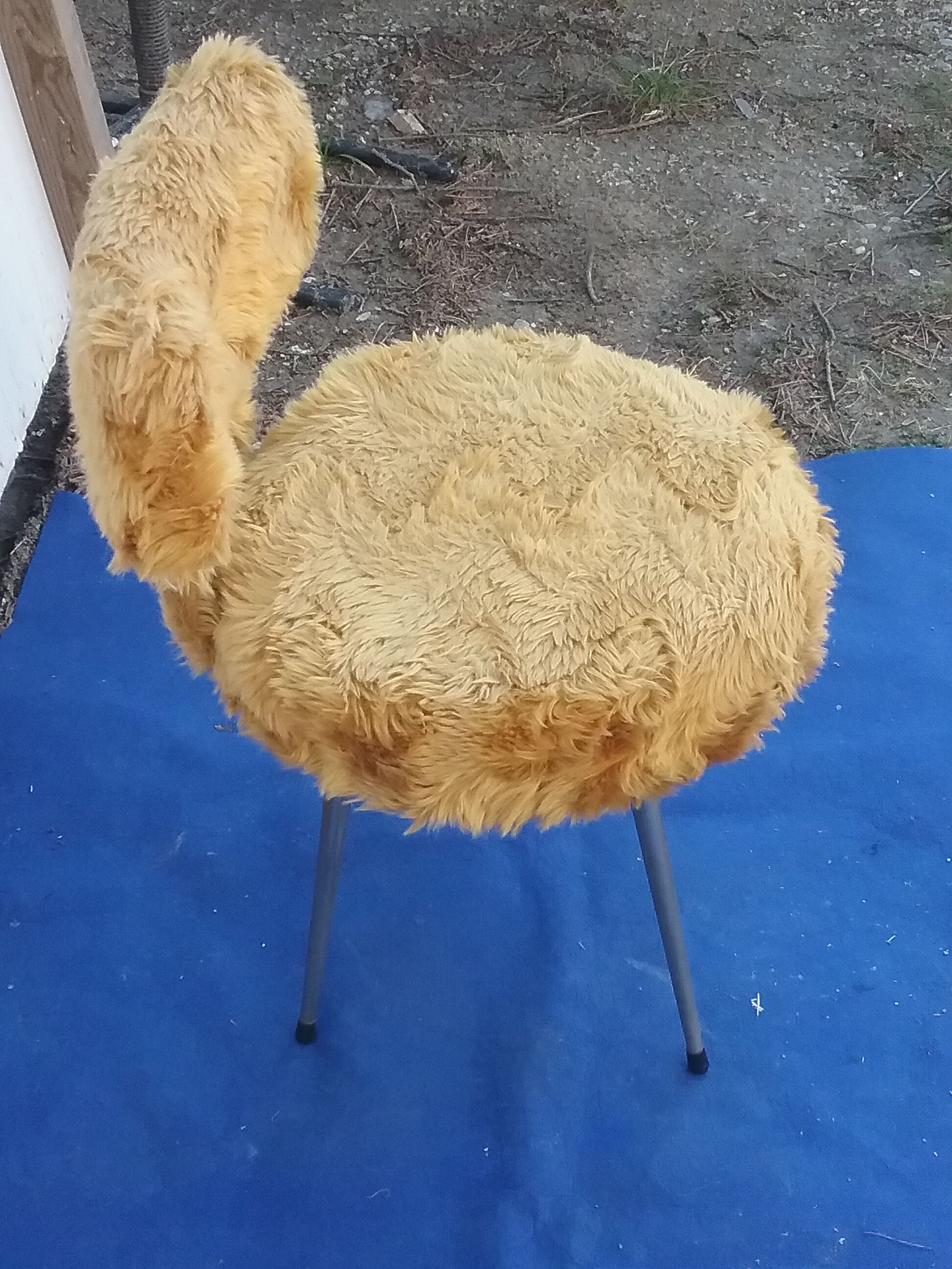 Vintage moumoute chair