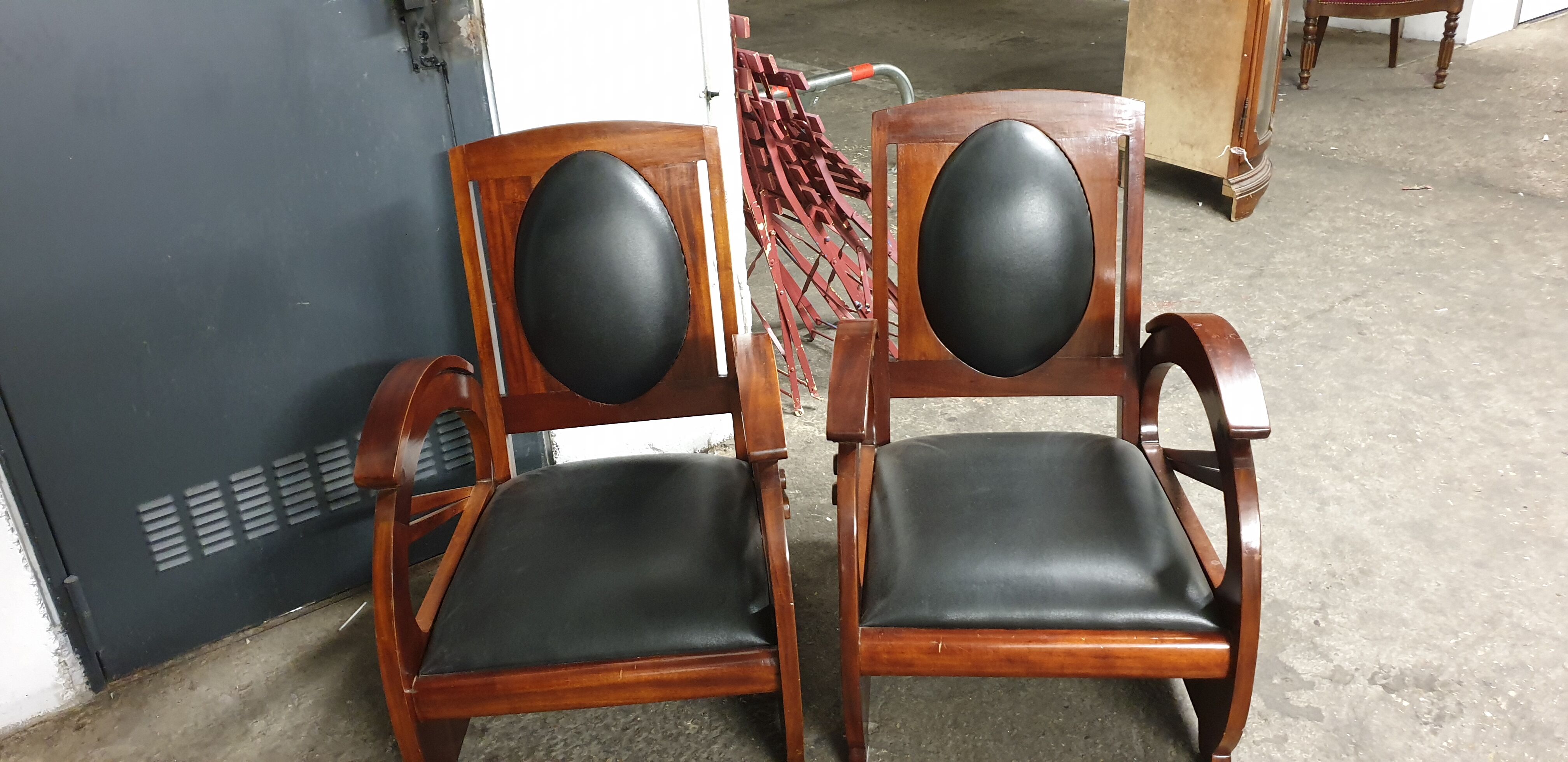 Pair of chairs desing boat