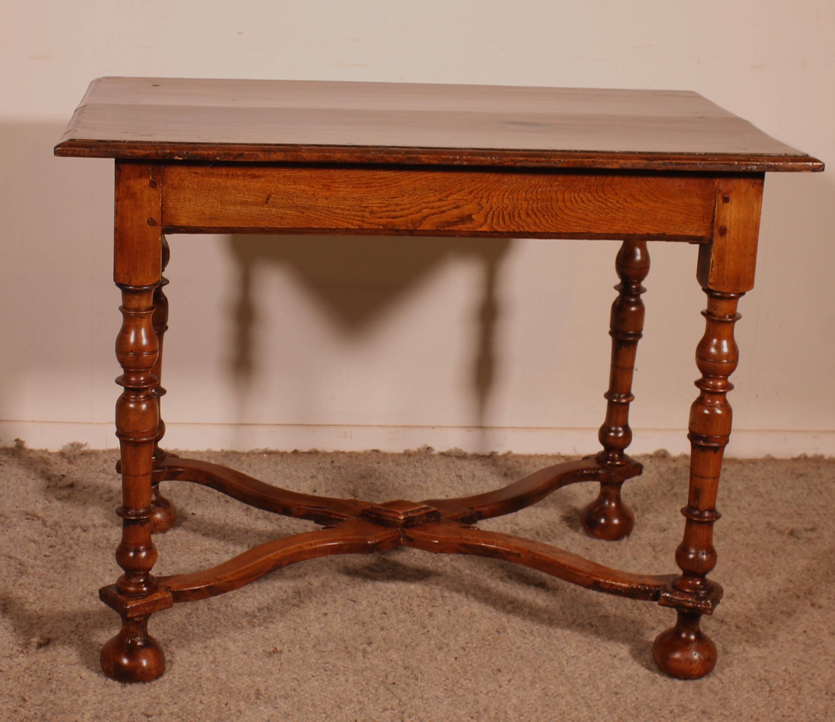 Louis XIV Table in Walnut - 17th Century