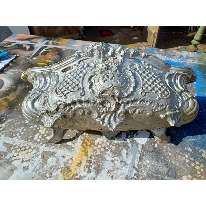 Pair of cast iron planters from 1900 from Charleville-Mézières, rocaille style