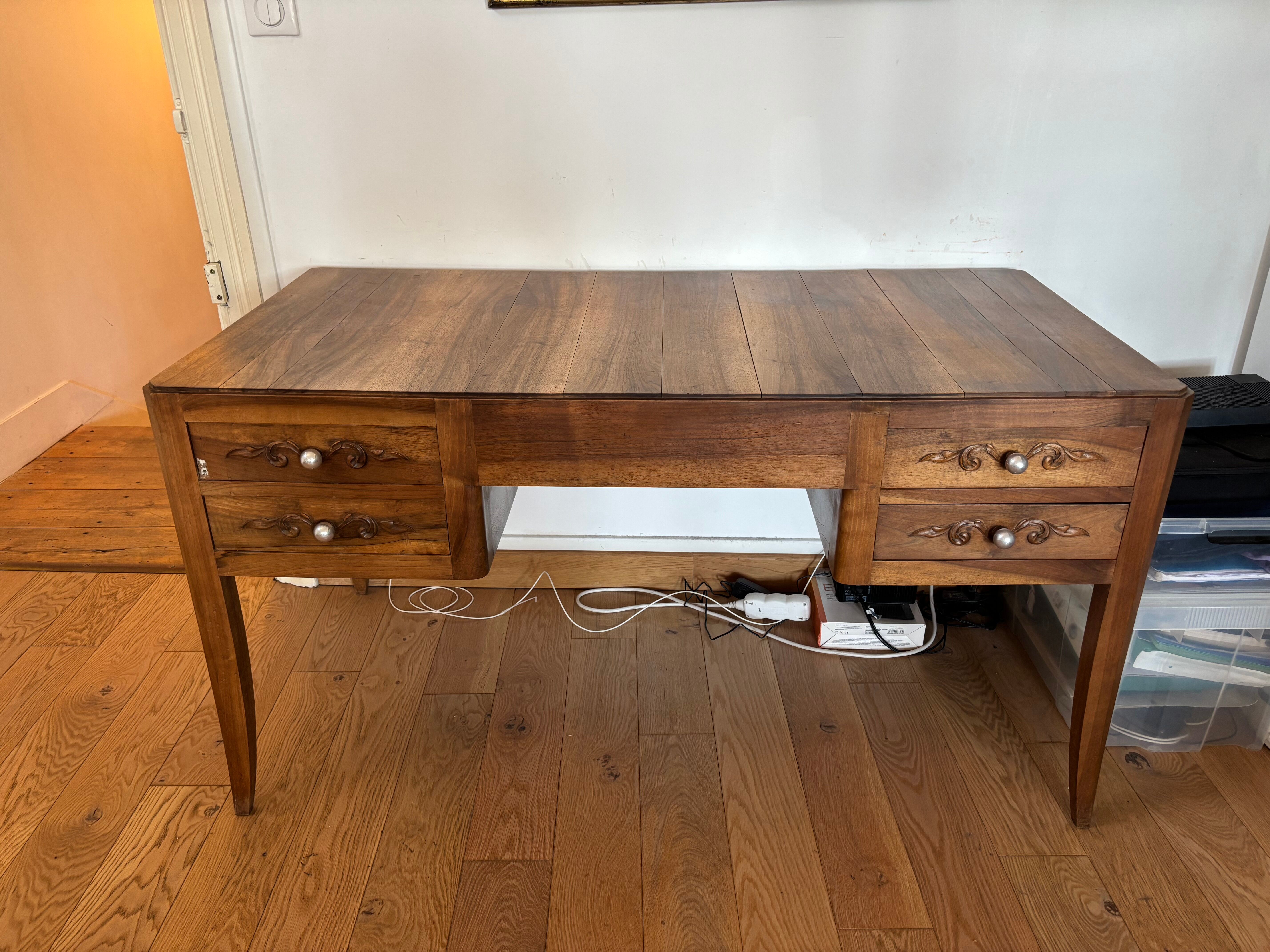 Bureau et fauteuil