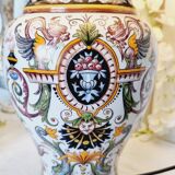 Table lamp in fine earthenware, 1950, in Renaissance style.