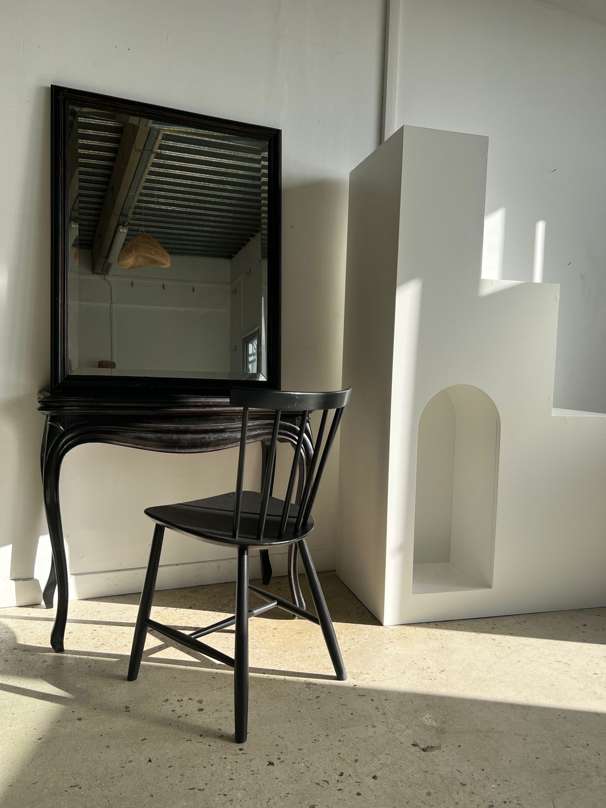 Rectangular mirror in molded blackened wood, beveled glass