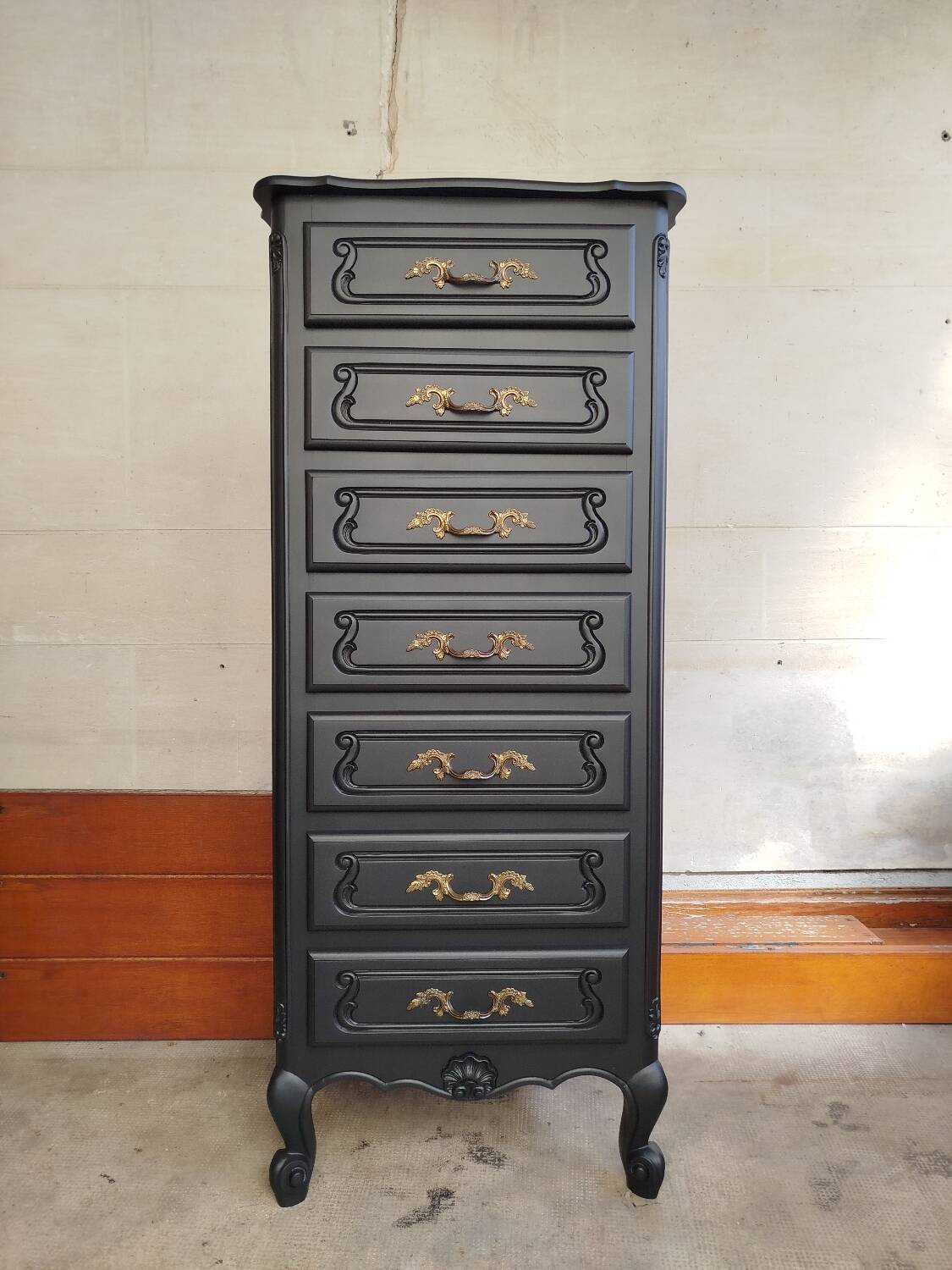 Vintage black revamped weekly planner