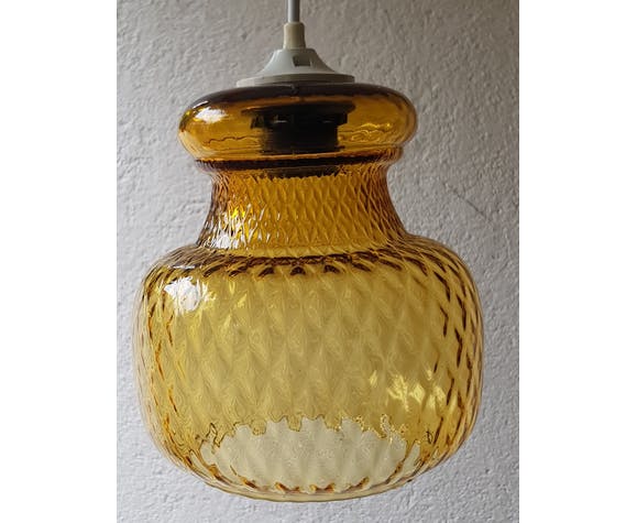 Amber glass suspension