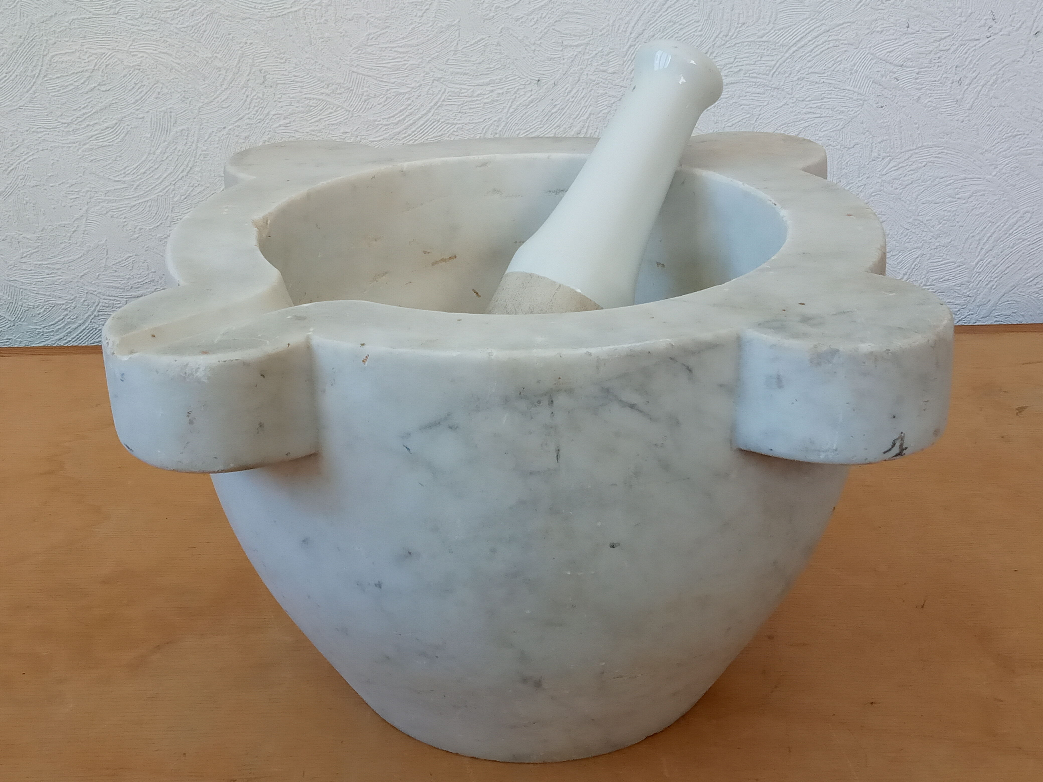 XL mortar in white marble, porcelain pestle