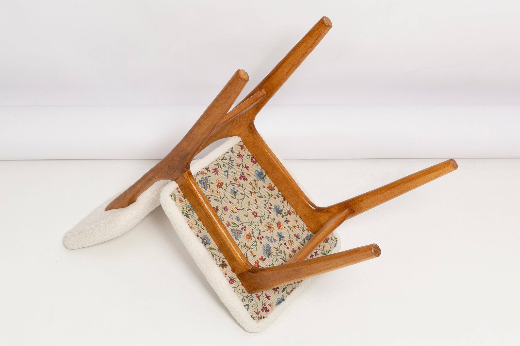Mid-century "Butterfly" dining chair, light cream boucle, Poland, 1960s